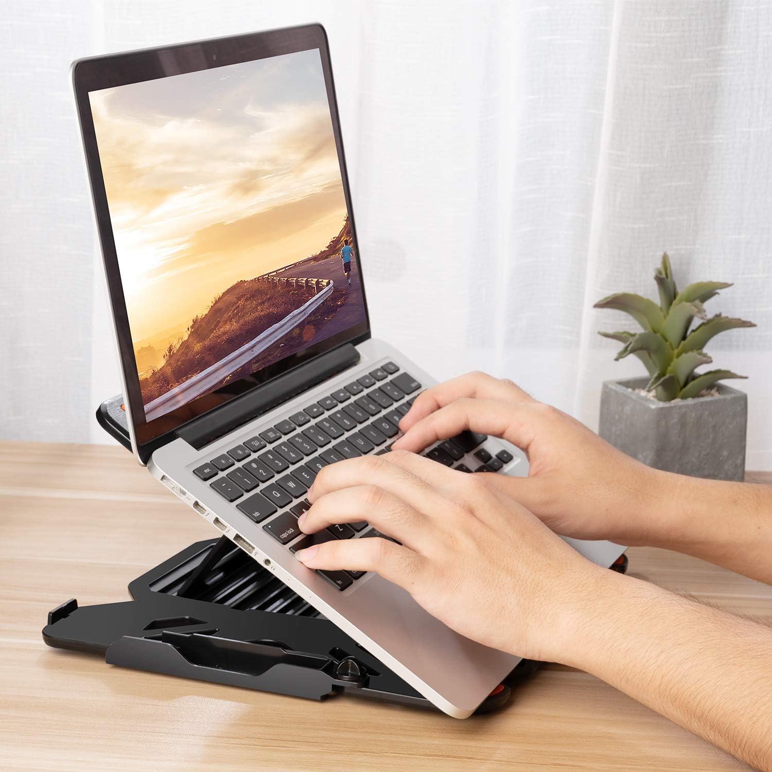 Soporte ergonómico ajustable para laptop KENTEVIN (con rotación 360° y soporte para teléfono)