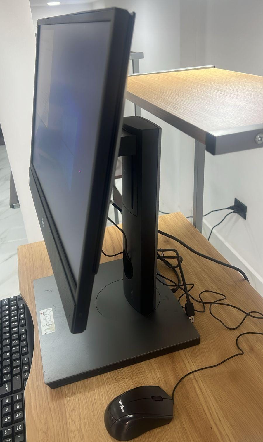 Computadora Dell OptiPlex 5260 Todo en Uno | Core i5-9500 | 8GB RAM | 256GB SSD | Usada 🖥️⚡