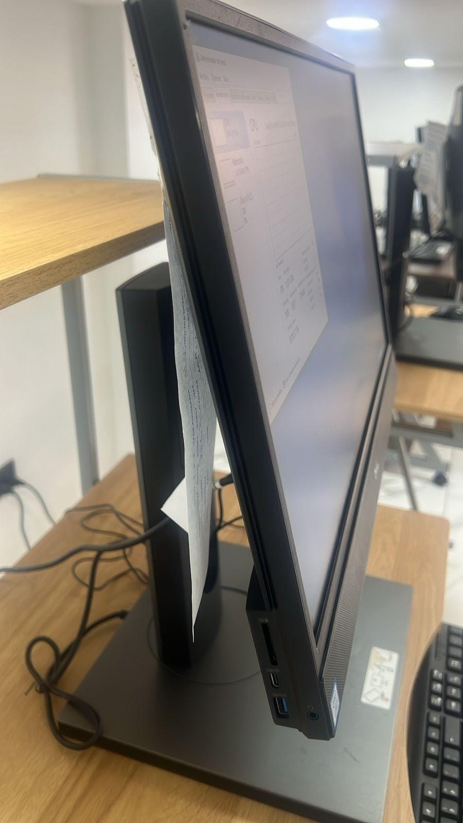 Computadora Dell OptiPlex 5260 Todo en Uno | Core i5-9500 | 8GB RAM | 256GB SSD | Usada 🖥️⚡